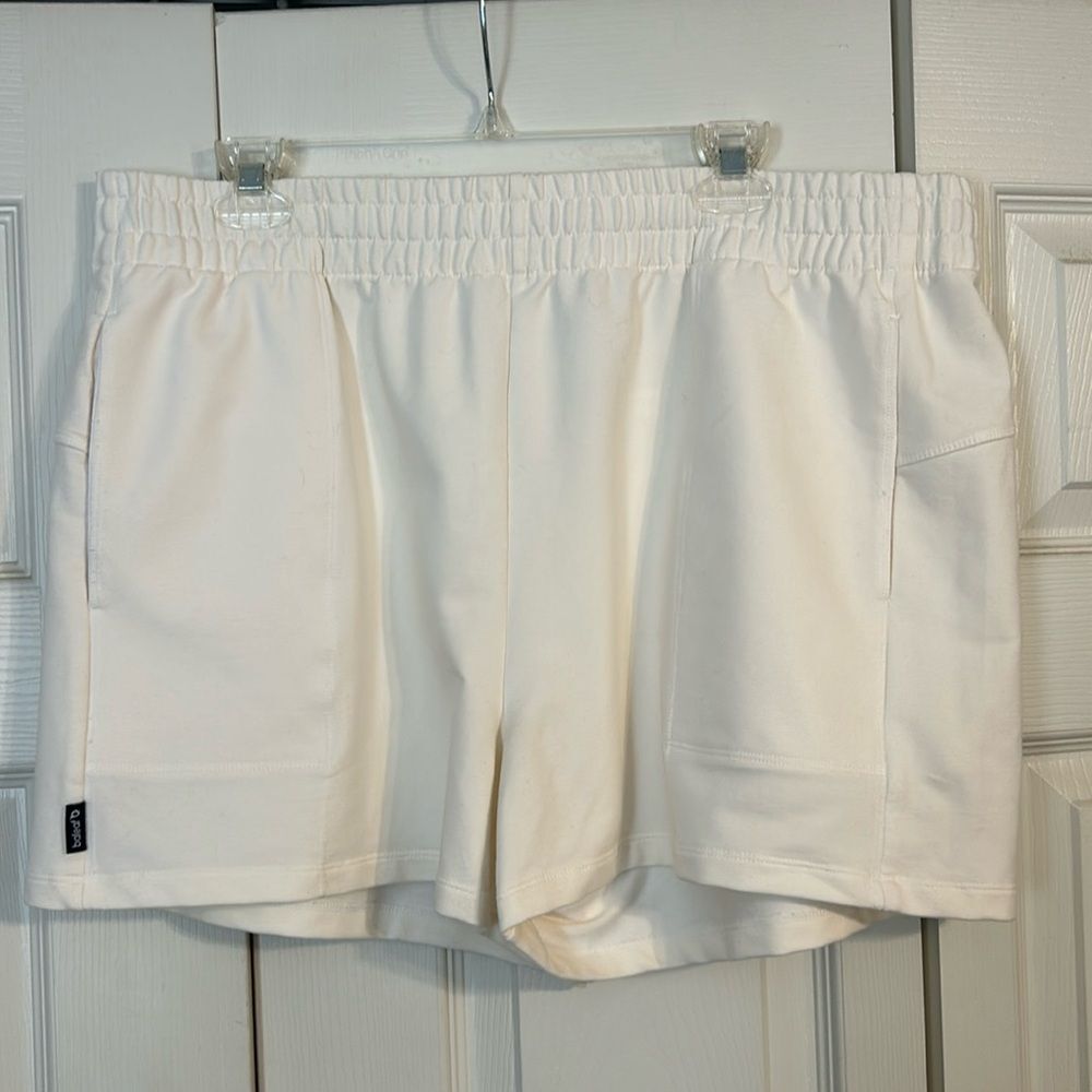 BALEAF Size 2XL Ivory Pull On Stretch Athleisure Loungewear Workout Shorts Soft